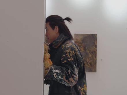 2026央美毕业展倒计时!我带你看布展第一现场! 月30日,我们不见不散!看完展觉得意犹未尽?别急,交给我。去年我更了50多期毕业生作者解读,今年继续挖掘每一件作品背后的脑洞、每一匹黑马的创作故事,我帮你一个一个挖出来。想真正看懂央美毕业展,而不是看个热闹?系列解读即将上线,咱们慢慢聊。#抖音艺术解码计划 #艺术在抖音 #央美毕业展 #毕业展 #知识科普 @抖音知识 @抖音艺术