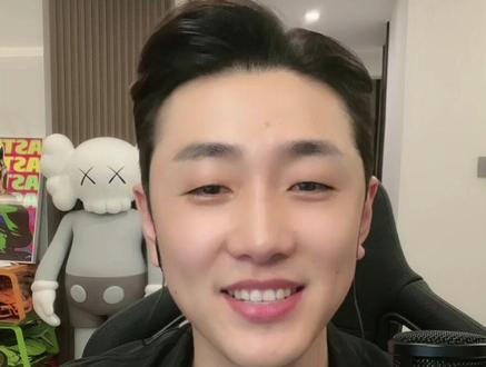 犯花痴了🙃此条抖音自动屏蔽我老公😬😬😬🙈🙈🙈
