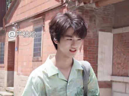 #芦展翔 #林辰涵 #任甄 #芦展翔的芦枝绾“谁和你玩娇妻文学 我们要的是势均力敌”@林辰涵 @芦展翔特特