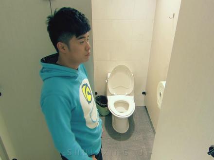 曾小贤上个洗手间太奢侈了! #爱情公寓 #名场面 #曾小贤 #灵魂画手 #搞笑