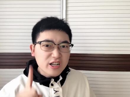 菠萝买100袋臭屁包,一碰就炸!满满臭袜子+臭屁味,整男友会怎样