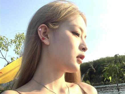 她慢慢接受一切的意外