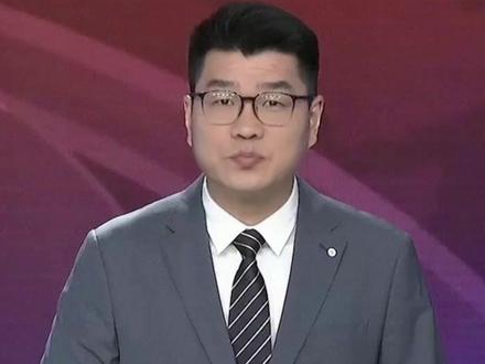 马斯克人民大会堂前,拿着手机,360°转圈,不停地拍。#马斯克 #特斯拉 #北京 #特朗普访华 #经济