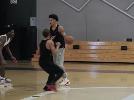 老鹰三幻神(2):“跑男”杰伦约翰逊#nba