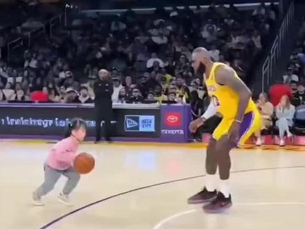 AI隔扣詹姆斯保姆级教程!3步生成同款篮球单挑视频,隔扣詹姆斯ai教程来啦怎么制作詹姆斯ai视频ai单挑詹姆斯 ai詹姆斯扣篮 隔扣詹姆斯ai视频 詹姆斯ai…#剪映 #篮球 #篮球教学 #金领冠百子纳福