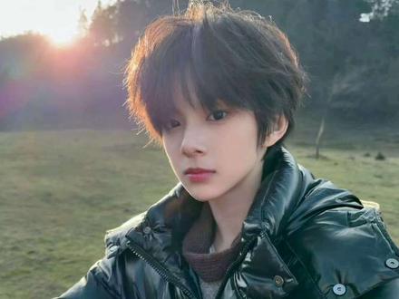 #铭罕 #陈思铭想 #捡手机文学
铭罕—卖腐卖出真感情怎么办(2)
主包这几天在老家玩,所以出的有点晚,对不起🧎,我不会再夸下海口了,依旧留屁屁挨个踢哈 (ノ*゚ー゚)ノ