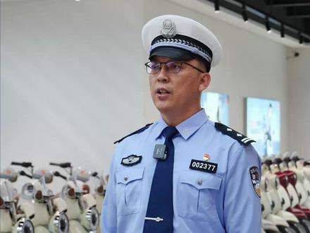 新规出台,我的电动车还能骑吗?电动自行车新规解读之一 (摄制:莫日根 王建国 戴贺 编辑:孙琦 审核:张瑞 李斌) #电动自行车 #电动车 #内蒙古dou知道