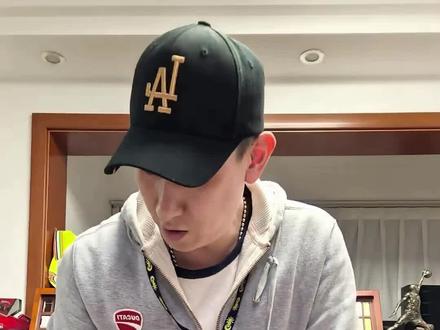 都彭打火机系列之No 1144 都彭016284 经典巴黎钉L2 金色带腰线 恭喜这位上海的粉丝 祝你用机愉快!#都彭打火机 #每日分享#主打的就是一个真实 #认真做事#粉丝福利