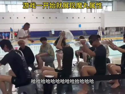 一诺果然是KPL最大的魔丸,就在昨天的KPL夏季运动会上,一诺化身魔丸偷偷将一盆水倒在fly的头上,随后就遭到了fly的报复,葛大爷直呼魔丸下凡了,最后KPL第一射手一诺还被一个桶单杀了,哈哈哈!#KPL运动会 #成都AG超玩会一诺 #2026王者荣耀挑战者杯 #KPL #gemini郭家毅