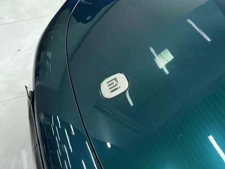 新SU7靛石绿,它来了!自带英伦贵族范儿,挡不住的绅士魅力,走到哪都是焦点#小米su7 #靛石绿 #小米改色 #改色膜 #星辰大海汽车焕颜空间站