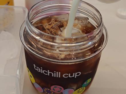 小黄油美式|在家轻松复刻咖啡店同款 夏天来了,推荐自己在家做这款最近很火的冰咖啡,相比传统美式更清爽一些,最近一天一杯。#晒晒你自制的饮品 #小黄油美式 #冰咖啡做法 #鲨鱼菲特小黄罐