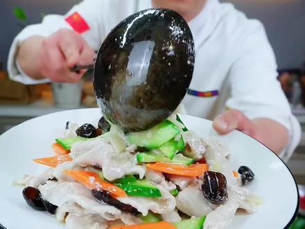 一道简单实用的滑溜肉片,大家在家可以做哦。#溜肉段 #水煮肉片