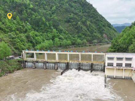 龙潭峡水库开闸泄洪,腾出库容。#修水 #水库泄洪
