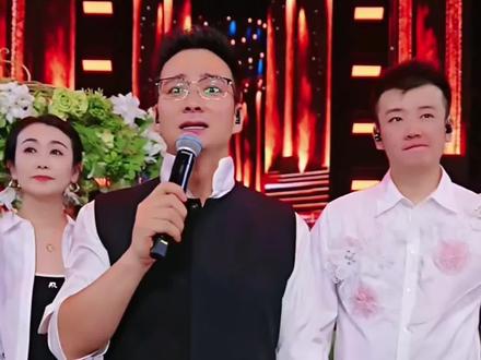 郭少杰热烈欢迎河南三妹来新歌发布会郭 岁月如笔写春秋 #新歌上线分享 #创作者中心 #创作灵感 #岁月如笔写春秋 @郭少杰🕊️岁月如笔写春秋 @花姐.13号盱眙龙虾节《文旅》 @河南三妹(岁月如笔写春秋)女版原唱 @木森(卷土重来) @马健涛(6月27巡演广州)