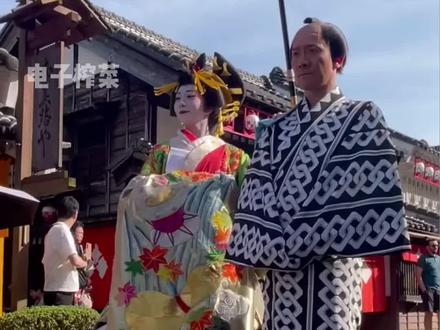 日本花魁巡街,排场好足!#涨知识#有趣的知识又增长了