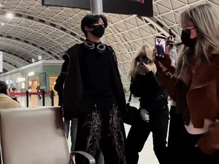 四执一的含金量还在上升#张奕然 #李煜东 #tf四代 #偶遇