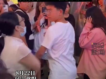 网友称女子无故当街辱骂环卫工人 有群众上前拉架反遭辱骂殴打 报警后想逃跑被周围群众将路堵死 警方回应:正在核实处理