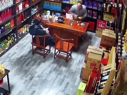 偶然在视频中看到了自己!