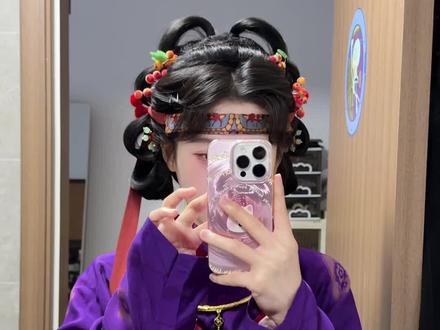 用这套去看国风演唱会吧!不容易撞款的可爱唐圆领发型教程来啦! 用配饰让一套不日常的汉服变成独一无二的风格!!!#论配饰对穿搭的重要性 #不藏了我的去班味穿搭 #汉服妆造前后有多惊艳 #汉服穿搭自拍 #发型教程