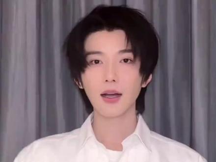 牡丹绽芳华 共赏醉菏泽,郝熠然邀您同赏菏泽牡丹,一起邂逅家乡的春日浪漫#让世界爱上菏泽牡丹 #郝熠然