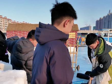 沉浸式盖雪屋第八天 #搞笑发明 #手搓万物 #雪屋 #抖音年味新知贺岁 #大有电动工具 @DOU+小助手