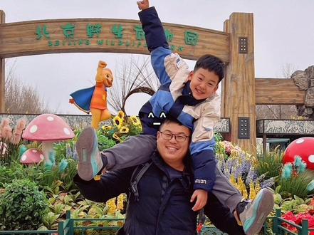 北京野生动物园,建议提前一天晚上就住附近,早上9点开园,入场会检查包包,想带食物的往包包里面放放😎😎,园区里面有行李寄存和包裹寄存处,不用担心行李问题。整体体验很不错,适合亲子游,就是感觉一天玩不够。#动物园承载了一天的快乐 #北京野生动物园 #陪伴孩子的美好时光 #亲子游玩好去处 #陪你长大陪你看世界