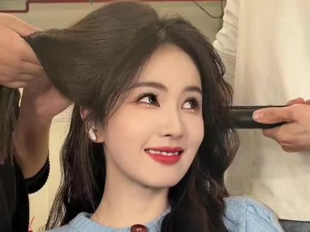 ❄︎【@白鹿my 直播相关视频】𐂂简直要被梦妍这个 "Bling bling bling~"给洗脑啦!这小调和小表情真的好萌呐!
#白鹿 #向全世界安利白鹿 #白鹿直播 #今日热点 #绪説