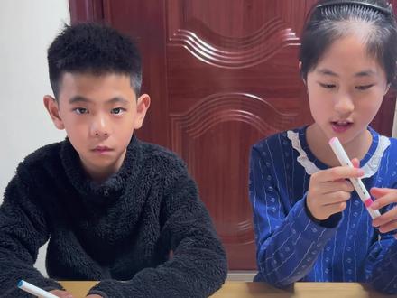 点格棋游戏小时间哥哥这次遇到了对手,五年级的表妹已经玩的很不错了!#上热搜 #亲子游戏#亲子互动 #谁教的娃这么优秀😀 #真实生活分享计划