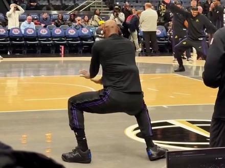 詹士:赛前给观众们表演点小节目看看 #詹姆斯 #球星幕后 #湖人 #内容过于真实 #乐邦詹士