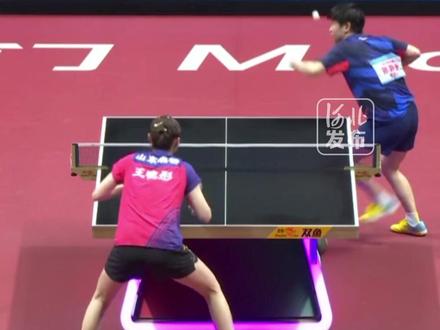 11月12日,第十五届全国运动会女子乒乓球单打1/8决赛,河北队孙颖莎4比1战胜山东队王晓彤,晋级女单八强。#孙颖莎 #2025全运会 #媒体精选计划