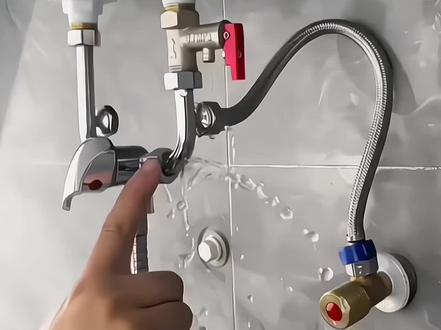 热水器的U型混水阀,冷热开关,花洒淋浴电阀混合阀#混水阀 #阀门管件 #自动止水阀 #热水器混水阀 #家装卫浴