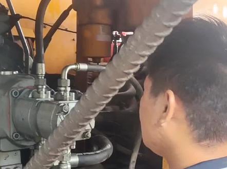 最容易忽视的液压油箱,每半年清洗一次,液压故障率下降一半,一般人我不告诉他 !
#泵车 #液压维修 #中晓泵车 #维修