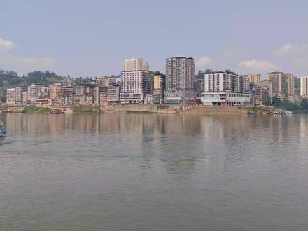 四川渠县三汇镇,小镇地处三江交汇之处,四周群山环绕景色秀丽#河边美景 #渠县三汇镇 #江边 #山城 #旅行 #旅行vlog