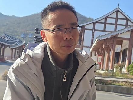 荒野求生总策划人:决赛每人配3个安全员,根据情况随时体检 (编辑:张欣雨)#荒野求生 #大河报河南 #决赛 #张家界七星山