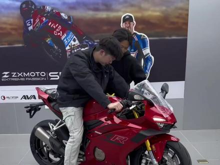 大家觉得26款和25款声音有区别吗?
#张雪机车 #张雪500rr26款 #张雪500rr26款声浪