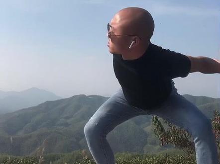 听灰色轨迹 做气质男人.