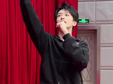 逐渐成为Dancer(这里是夸张手法) 初三初三,很不一般✌️老板@黄子弘凡 《快乐小马》练习直拍🈶一起自由驰骋吧🐎#春晚 #快乐小马#黄子弘凡