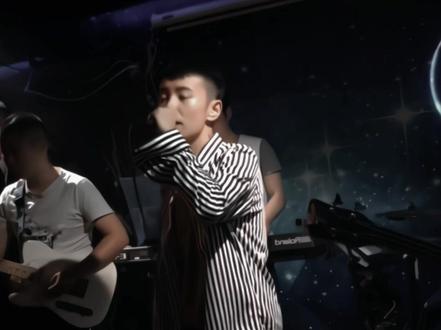 前奏一响 又回到了2018年
#王北车 #突然想起你 #梦回2018