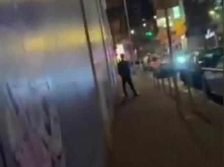 香港黑帮火拼“新义安”大战“和胜和” 数十黑衣人闹市持械砸车