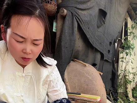 传统老手艺用柳树条,纯手工编了一个水果盘,环保精致又实用,又不花钱买,有喜欢的也动手编一个吧#纯手工编制 #柳条#柳条编织小篮子