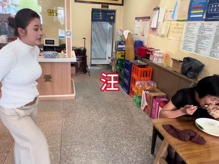 假装狂犬病吓唬老太太,请勿模仿#狂犬病 #搞笑 #搞笑视频