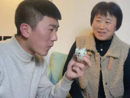 小时候就喜欢吃着米花糖看着葫芦娃,那种时光真怀念啊#秋风起贴秋膘 #抖音美食创作人 #想想的荣妈 #米花糖 @巨量千川 #民间传统美食