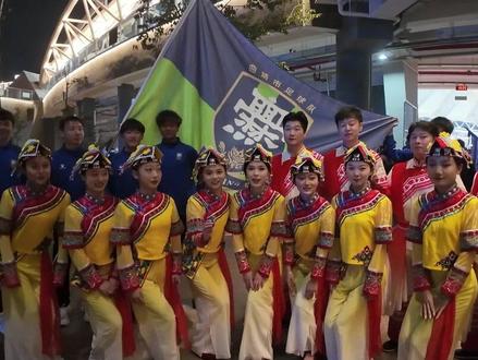 【欢迎大家到云南看滇超联赛!】11月29日滇超联赛的开幕式上,16个州市的参演代表向全国人民发出邀请,欢迎大家来云南看滇超联赛!#云南省城市足球联赛 #云南体育 #滇超联赛有多dian #zhua球吃菌唱山歌 #云南只打巅峰赛