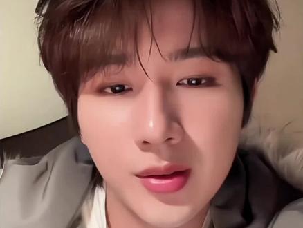 果然,男人最大的魅力还是解决问题的能力,恁大的事硬是没抱怨一句#李宏毅#演员李宏毅