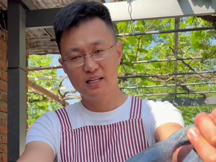 假期本来想睡个懒觉的,又被刚哥煲的乌鸡汤馋醒了,今天这个汤的做法简单易学,关键味道好又补气血。#跟着抖音学做菜 #我的乡村生活