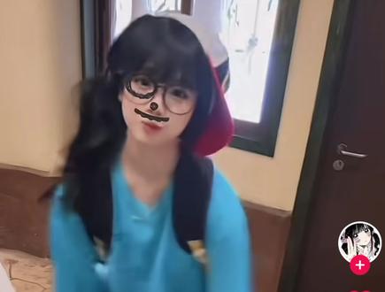 看到地板脏了我就这样 #魔性扫地摇我先跳了 #添添扫地摇 #抖音热门