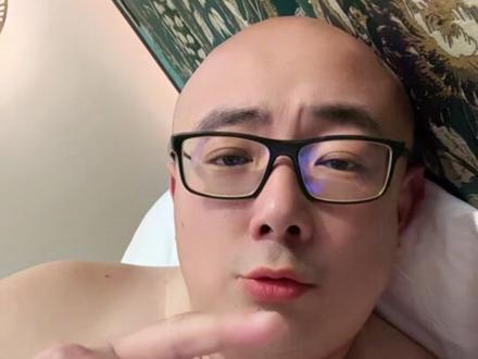 毒龙,第一次进去10年,因为贩毒伤害等。
第二进去,因为抢劫。
今年三四月份又进入拘留了,因为放高利贷,把借款人打了。
#毒龙
#阿震哥哥
#利国阿震