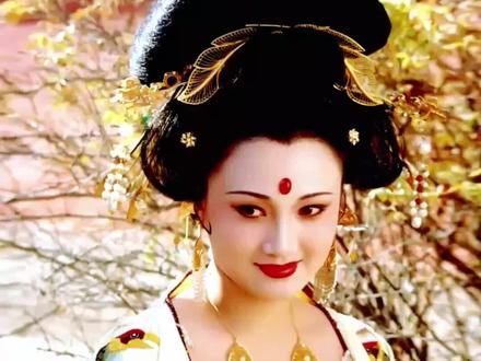 原来唐玄宗是打马球的高手,他那驰骋球场,所向无敌的英姿,令杨玉环深深迷恋#唐明皇 #抖音小助手 #我的观影报告 #宅家dou剧场 #我要上热门