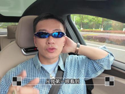 为什么老司机会喜欢奥迪A6L e-tron? 很多电车现在都特别像“电子产品”。
上车先给你一堆屏幕、动画、加速感,情绪一下拉满。
但开久了之后,你会发现——有些车很厉害,却不一定想一直开。
这次在厦门试一汽奥迪A6L e-tron,我反而有种很久没出现过的感觉:顺。
转向是顺的,底盘是顺的,动力和刹车衔接也是顺的。
包括华为乾崑智驾®的处理逻辑,都不是那种特别“抢戏”的风格。
PPE平台、800V、815km续航、双激光雷达这些东西它都有。
但真正让我记住的,不是某一个参数。
而是它开起来,真的很像一台“成熟的奥迪”。
这种后劲,其实比第一秒的刺激更难做。