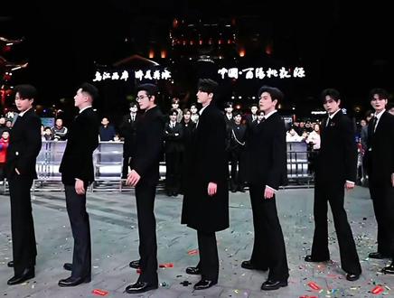 #龙浩天酉阳大舞台 #PGY银河系 #银河系A #银河系A安心 #路西法 龙浩天男团银河系A,酉阳舞台秀《路西法》太帅了!@龙浩天🐲(酉阳桃花源摆手堂直播) @A-以太⚡️ @A-安心 ☀️ @A-一凡✨ @A-夏天天🪽 @A-凡凡💜 @A-吉浩🌟 @A-子敬📧 @A-森森🧚 @A-鬼鬼👻 @龙浩天男团·银河系A(团队招优)PGY